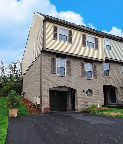 2843 Dolores Dr, South Park, PA 15129