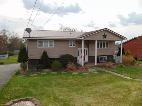 105 Harvey St, Hopwood, PA 15445