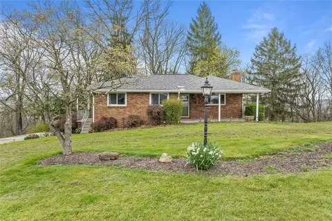 1179 Overlook Dr, Washington, PA 15301