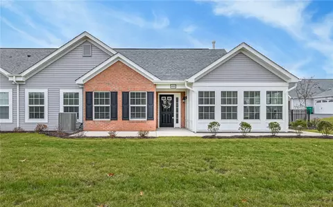 4005 Yorkshire Way, Zelienople, PA 16063