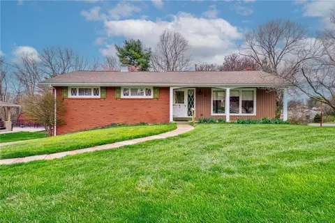 12 Sunbirch Dr, Jeannette, PA 15644