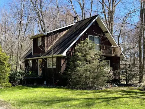 104 Carrier Rd, Transfer, PA 16154