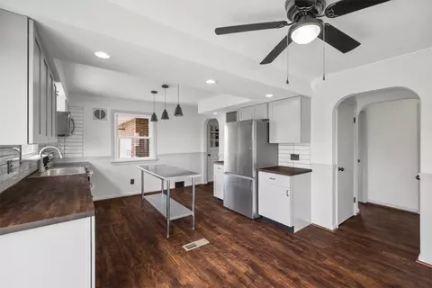 Kitchen - 822 Summit Ave, Monaca, PA 15061 photo 3 of 6