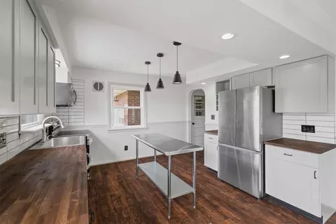 Kitchen - 822 Summit Ave, Monaca, PA 15061 photo 4 of 6