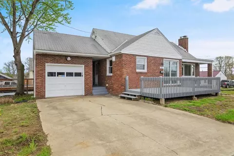 Exterior - 822 Summit Ave, Monaca, PA 15061 photo 2 of 10