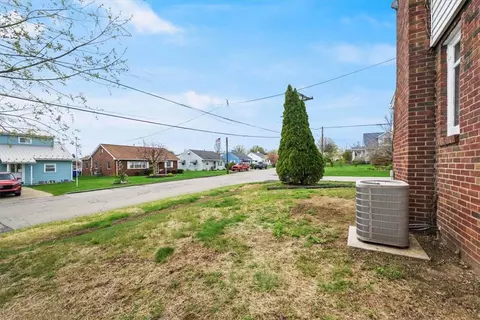 Exterior - 822 Summit Ave, Monaca, PA 15061 photo 8 of 10