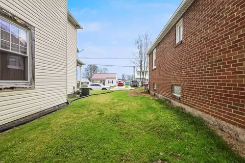 Exterior - 822 Summit Ave, Monaca, PA 15061 photo 10 of 10