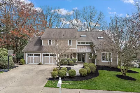 302 N Chaucer Ct, Sewickley, PA 15143
