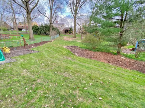 Exterior - 108 Lamar Rd, Pittsburgh, PA 15241 photo 4 of 7