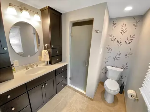Bath - 108 Lamar Rd, Pittsburgh, PA 15241 photo 2 of 5