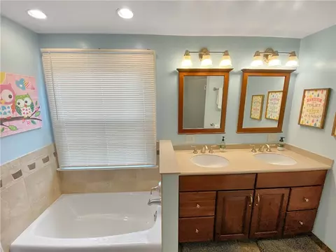 Bath - 108 Lamar Rd, Pittsburgh, PA 15241 photo 3 of 5