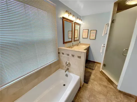 Bath - 108 Lamar Rd, Pittsburgh, PA 15241 photo 4 of 5