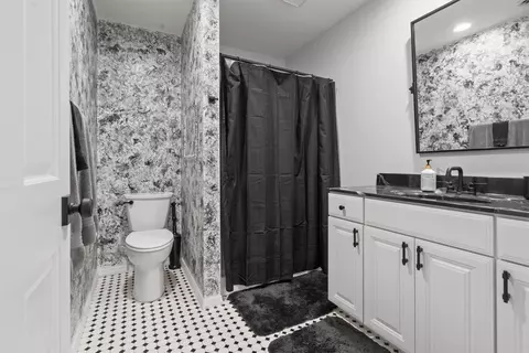 Bath - 205 August Dr, Coraopolis, PA 15108 photo 4 of 4