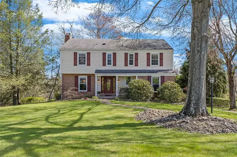 1556 King Charles Dr, Pittsburgh, PA 15237