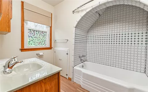 Bath - 2374 Duncan Ave, Allison Park, PA 15101 photo 1 of 1