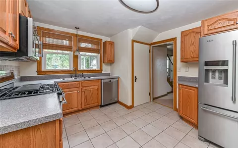 Kitchen - 2374 Duncan Ave, Allison Park, PA 15101 photo 4 of 5