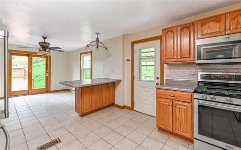 Kitchen - 2374 Duncan Ave, Allison Park, PA 15101 photo 2 of 5