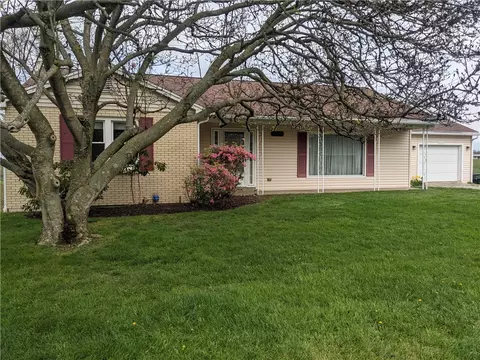 6332 Tuscarawas Rd, Industry, PA 15052