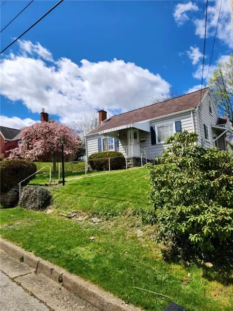 207 S 6th St, Youngwood, PA 15697