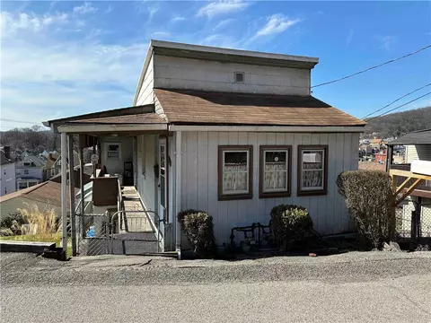 517 Ridge Ave, Mckees Rocks, PA 15136
