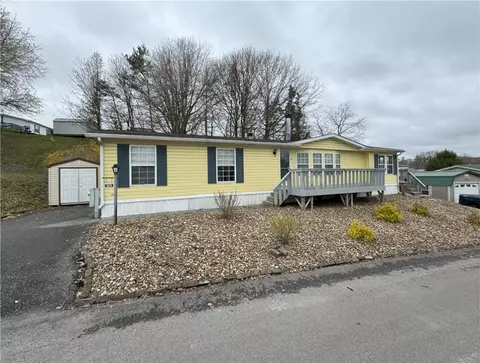 305 Amanda Dr, Oakdale, PA 15071