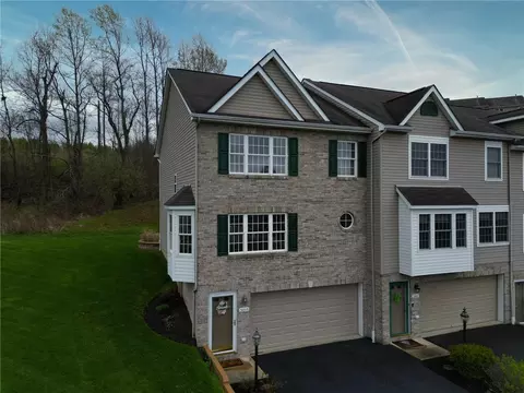 3015 Ironwood Cir, Jeannette, PA 15644