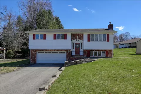 180 Locust Ter, Ellwood City, PA 16117