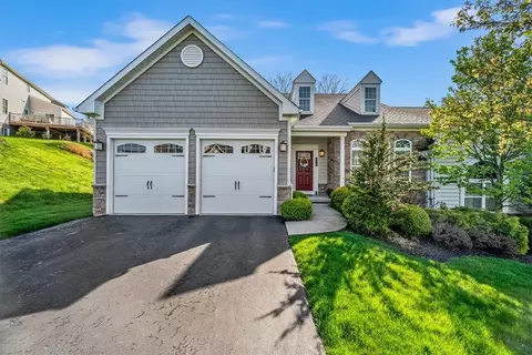 804 Village Club Dr, Wexford, PA 15090