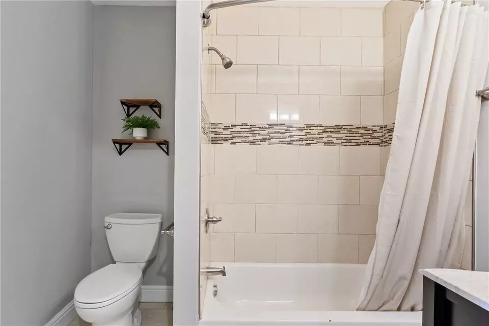 Bath - 3628 Mintwood St, Pittsburgh, PA 15201 photo 4 of 5