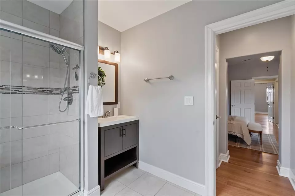 Bath - 3628 Mintwood St, Pittsburgh, PA 15201 photo 3 of 5