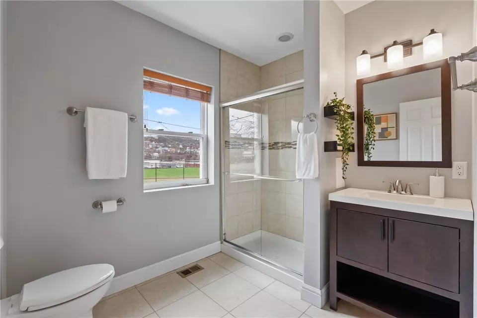 Bath - 3628 Mintwood St, Pittsburgh, PA 15201 photo 2 of 5