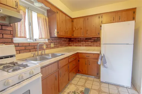 Kitchen - 146 Yosemite, Pittsburgh, PA 15235 photo 1 of 2
