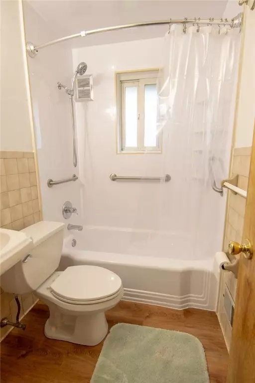 Bath - 146 Yosemite, Pittsburgh, PA 15235 photo 2 of 3