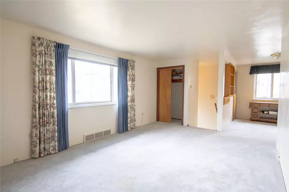 Living - 146 Yosemite, Pittsburgh, PA 15235 photo 1 of 1