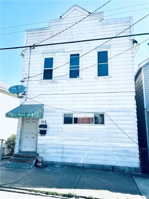 910 Fallowfield Ave, Charleroi, PA 15022