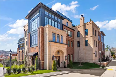 400 Centennial Ave #8, Sewickley, PA 15143