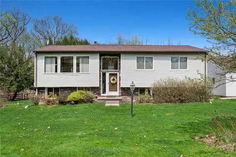120 Horseshoe Dr, Freeport, PA 16229