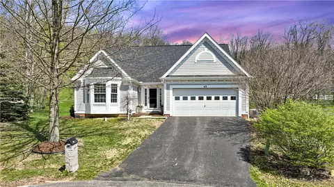 43 Countryside Ct, Canonsburg, PA 15317