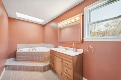 Bath - 215 Walker Rd, Apollo, PA 15613 photo 2 of 4