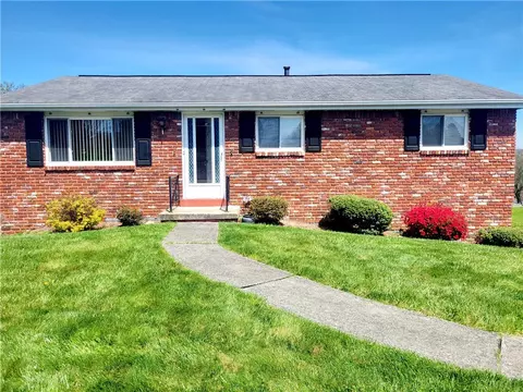 11 Shawnee Dr, Greensburg, PA 15601
