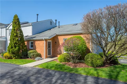 232 Greenwood Dr, Canonsburg, PA 15317