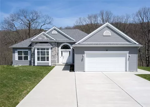 1920 Aspen Ct, Conway, PA 15027