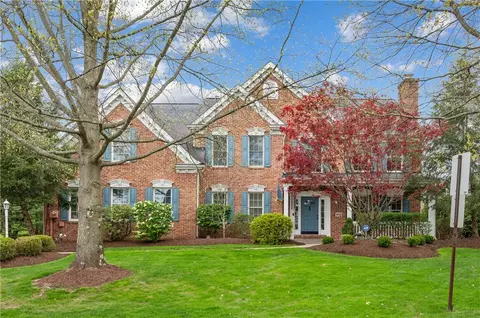5800 Longview Cir, Bridgeville, PA 15017