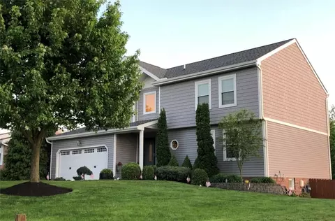 203 Farmcrest, Oakdale, PA 15071