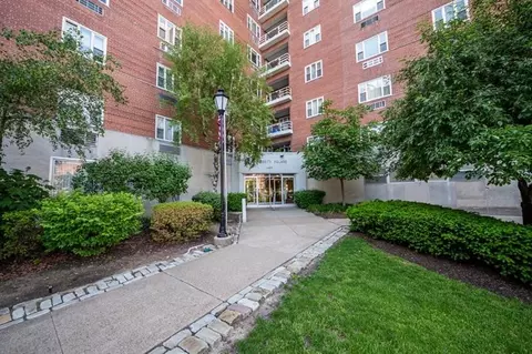 4625 Fifth Ave #111, Pittsburgh, PA 15213