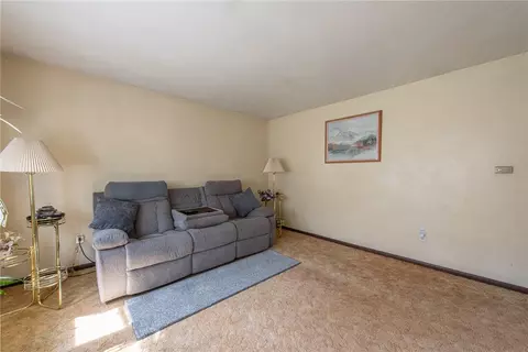 Living - 315 Maple Hill Dr, Apollo, PA 15613 photo 2 of 4