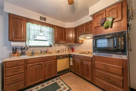 Kitchen - 315 Maple Hill Dr, Apollo, PA 15613 photo 2 of 4