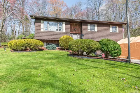 315 Maple Hill Dr, Apollo, PA 15613
