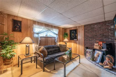 Living - 315 Maple Hill Dr, Apollo, PA 15613 photo 4 of 4