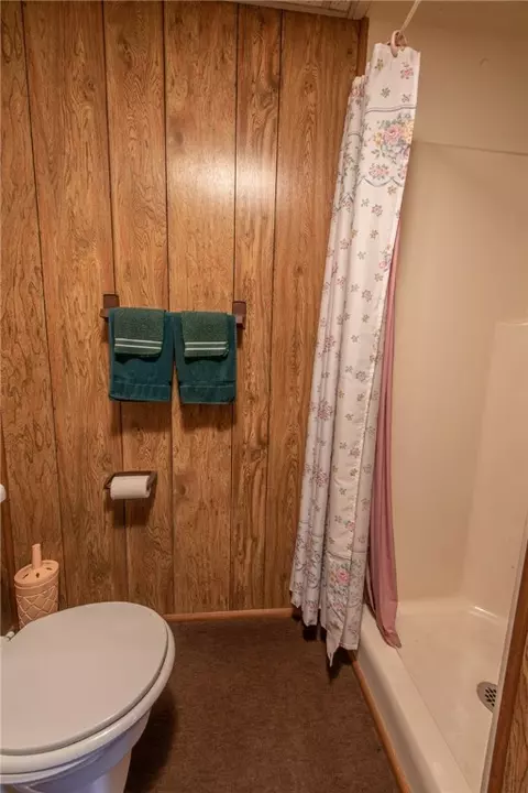 Bath - 315 Maple Hill Dr, Apollo, PA 15613 photo 6 of 6